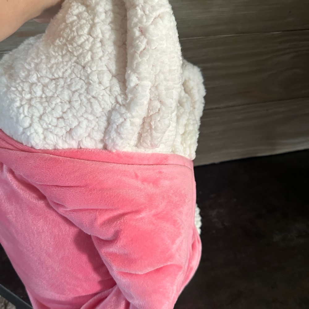 Pink Snuggie - Picture 4 of 6